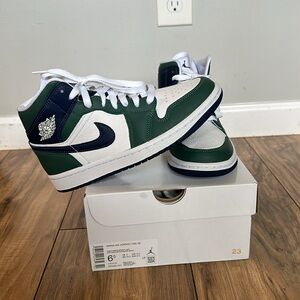 WMNS AIR JORDAN 1 MID SE